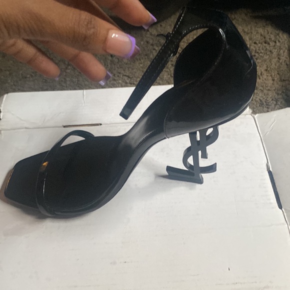 I wore them like 3 times but still in good condition - Picture 6 of 8